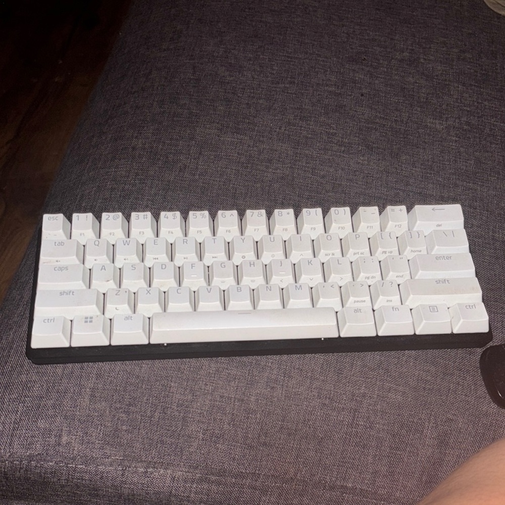 White Mechanical Keyboard - Picture 8 of 9